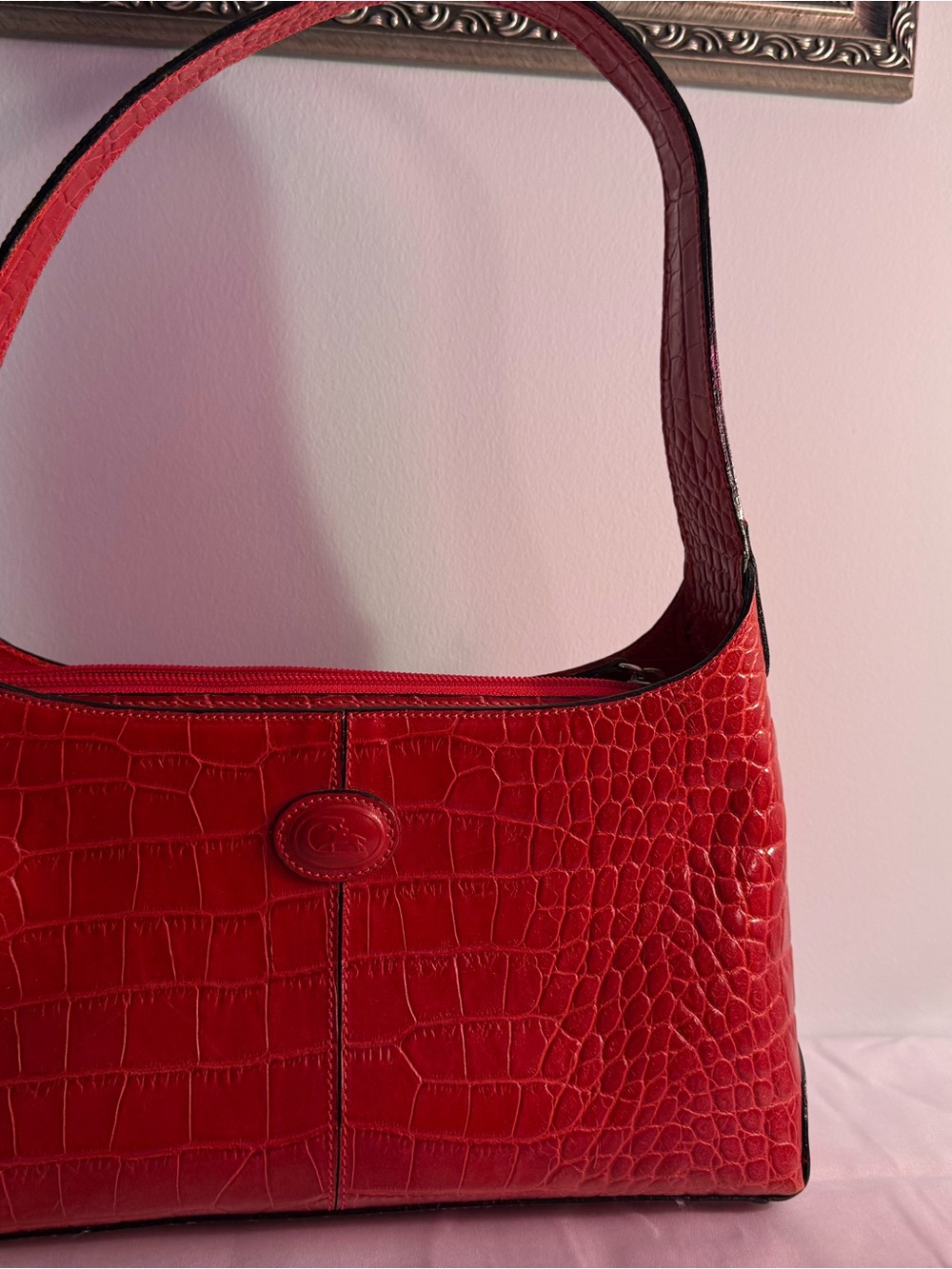 Red Croc-Embossed Shoulder Handbag. Genuine leather. Cristian brand.